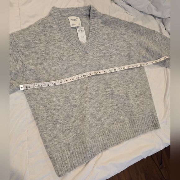 Abercrombie & Fitch Womens NWT Dad V-Neck Sweater Gray Size XS - Picture 3 of 11